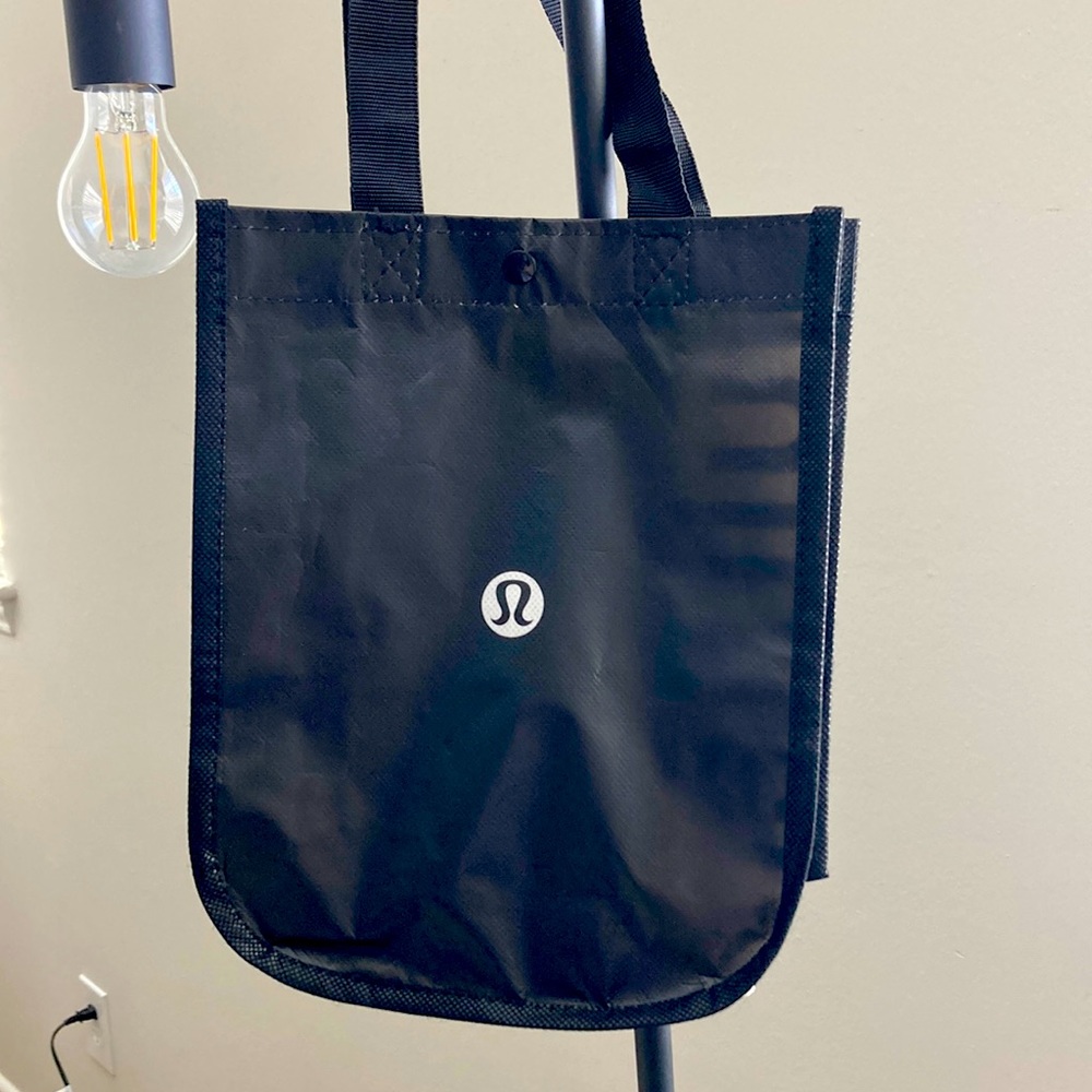 Lululemon store brand tote bag. No defects. Quantity of 1.